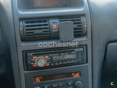 Usado Opel Astra Enjoy 80 CV (58 kW) 2004 Gris / plata Berlina