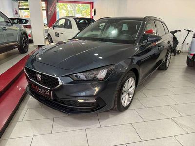 Usado Seat Leon ST Style 110 CV (80 kW) 2023 Gris Familiar