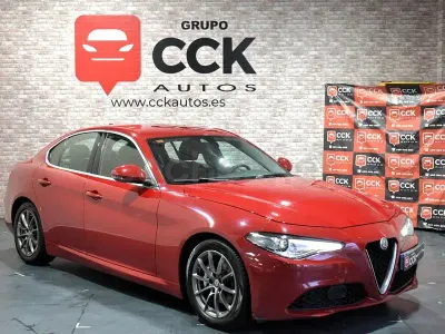 Usado Alfa Romeo Giulia Super 180 CV (132 kW) 2017 Rojo Berlina