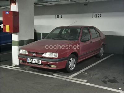 Usado Renault R9 95 CV (69 kW) 1992 Granate Berlina