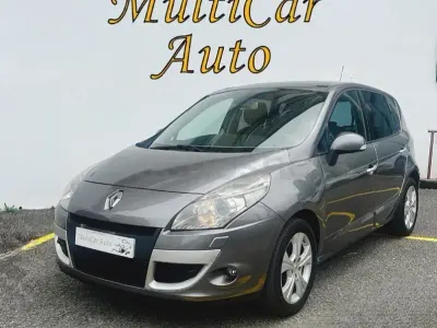 Usado Renault Scénic Dynamique 130 CV (95 kW) 2010 Gris / plata Monovolumen