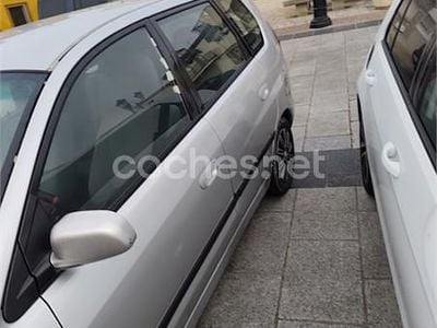 Gris / plata Usado 2004 Mitsubishi Space Star Monovolumen | 1300 €