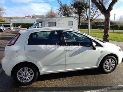 Usado Fiat Punto Easy 69 CV (50 kW) 2013 Blanco Berlina
