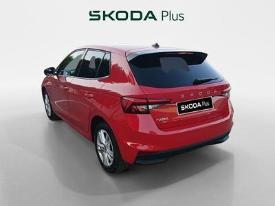Usado Skoda Fabia Selection 80 CV (58 kW) 2024 Rojo