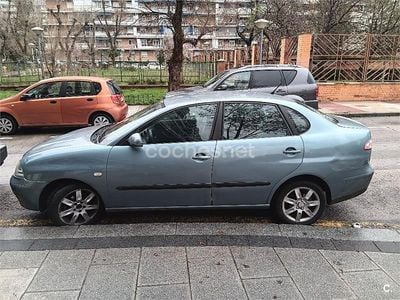 Usado Seat Cordoba 100 CV (73 kW) 2006 Azul Berlina