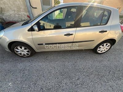 Usado Renault Clio II Dynamique 85 CV (62 kW) 2007 Beige Berlina