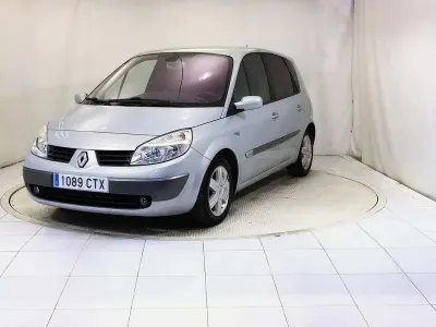 Usado Renault Scenic E-Tech Dynamique 101 CV (74 kW) 2004 Gris Familiar