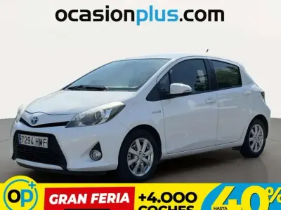 Usado Toyota Yaris Hybrid Advance 99 CV (72 kW) 2012 Blanco Utilitario