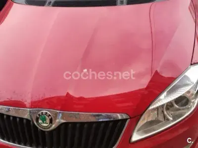 Usado Skoda Fabia 60 CV (44 kW) 2011 Rojo Berlina