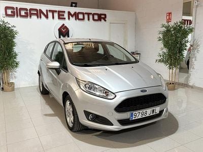 Gris / plata Usado 2017 Ford Fiesta Trend | 7950 € (Buen precio)