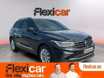 Käytetty VW Tiguan Life 131 HP (96 kW) 2021 Musta Katumaasturi