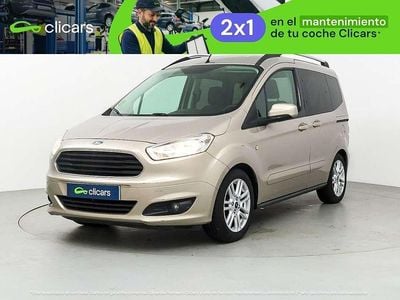 Usado Ford Tourneo Courier Titanium 102 CV (75 kW) 2018 Naranja Monovolumen