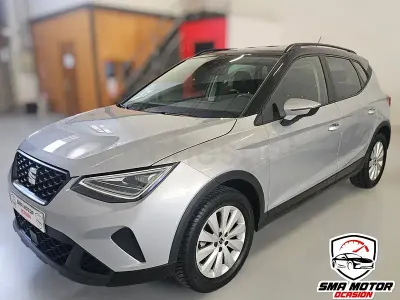 Usado Seat Arona Style 110 CV (80 kW) 2023 Gris / plata SUV