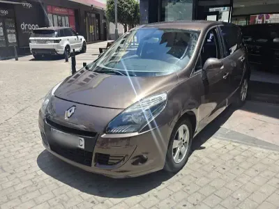 Usado Renault Scénic Expression 105 CV (77 kW) 2009 Marrón Monovolumen