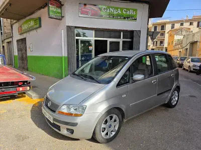 Usado Fiat Idea Active 70 CV (51 kW) 2004 Gris / plata Monovolumen