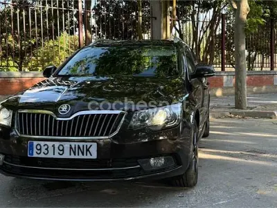 Usado Skoda Superb Elegance 170 CV (125 kW) 2013 Marrón Familiar