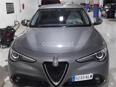 Usado Alfa Romeo Stelvio Executive 150 CV (110 kW) 2018 Gris / plata SUV