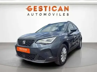 Usado Seat Arona Style 110 CV (80 kW) 2023 Gris SUV