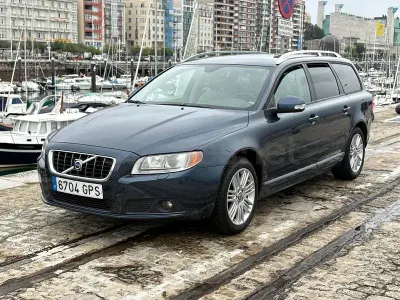 Usado Volvo V70 Momentum 175 CV (128 kW) 2009 Azul Familiar