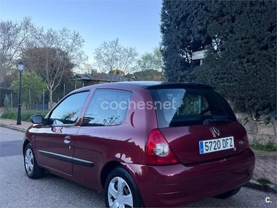 Usado Renault Clio II Authentique 60 CV (44 kW) 2005 Granate Berlina