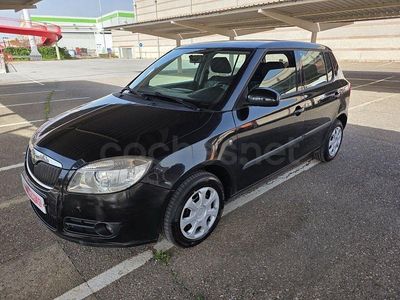 Usado Skoda Fabia 60 CV (44 kW) 2010 Negro Berlina