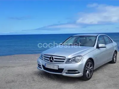 Usado Mercedes C200 Avantgarde 136 CV (100 kW) 2012 Gris / plata Berlina