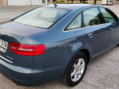Usado Audi A6 170 CV (125 kW) 2010 Azul Berlina