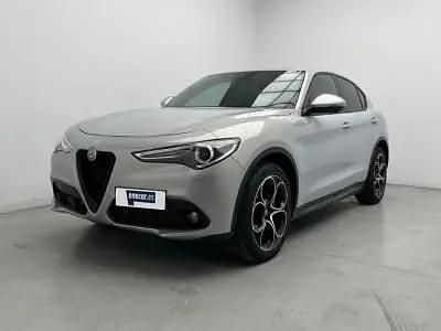 Usado Alfa Romeo Stelvio Sprint 190 CV (139 kW) 2022 Bianco astro SUV