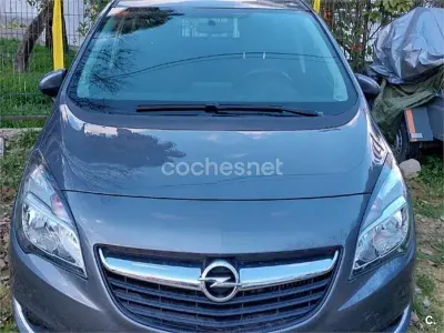 Usado Opel Meriva Selective 110 CV (80 kW) 2017 Gris / plata Monovolumen