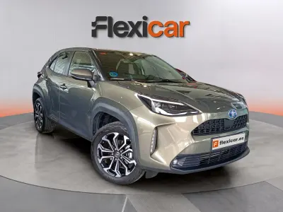 Usado Toyota Yaris Active 116 CV (85 kW) 2021 Beige Utilitario