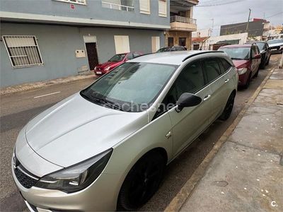 Usado Opel Astra 105 CV (77 kW) 2021 Gris / plata Familiar