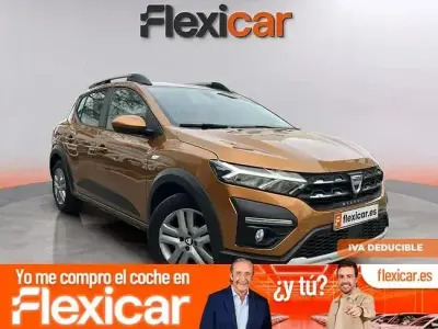 Usado Dacia Sandero Comfort 101 CV (74 kW) 2021 Amarillo Berlina