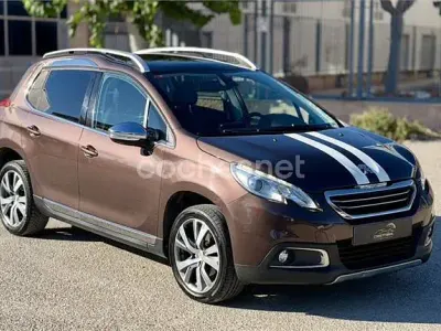Usado Peugeot 2008 Allure 120 CV (88 kW) 2014 Marrón SUV