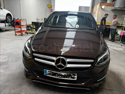 Usado Mercedes B220 AMG line 177 CV (130 kW) 2016 Marrón Utilitario