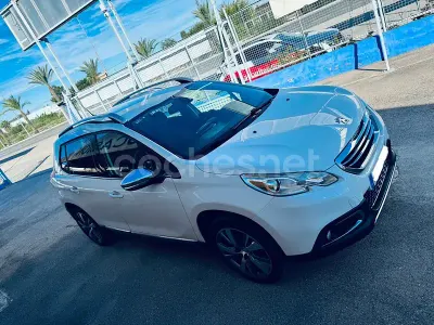 Usado Peugeot 2008 Allure 120 CV (88 kW) 2016 Blanco SUV