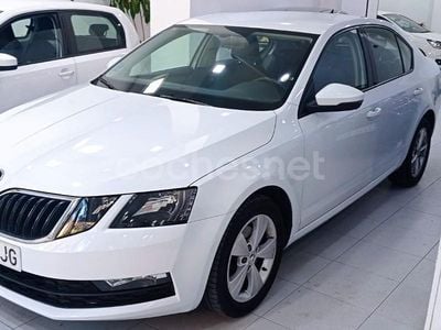 Blanco Usado 2020 Skoda Octavia Ambition Berlina | 14.500 € (Precio justo)