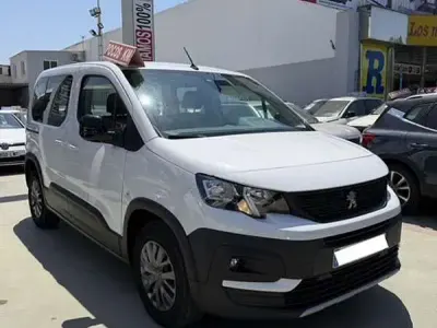 Usado Peugeot Rifter Active 102 CV (75 kW) 2023 Blanco Monovolumen