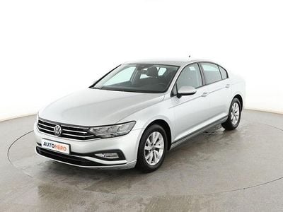 Usado VW Passat 150 CV (110 kW) 2021 Gris Berlina
