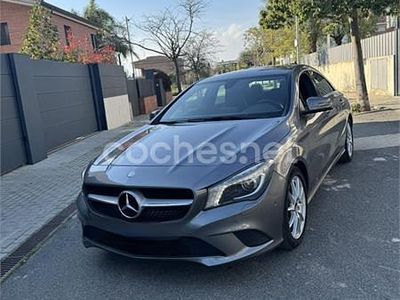 Usado Mercedes CLA200 136 CV (100 kW) 2016 Gris / plata Berlina