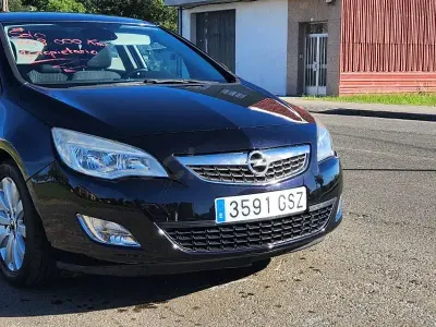 Usado Opel Astra Enjoy 110 CV (80 kW) 2010 Azul Berlina
