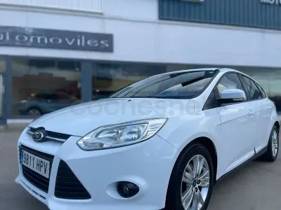 Usado Ford Focus Trend 115 CV (84 kW) 2014 Blanco Berlina