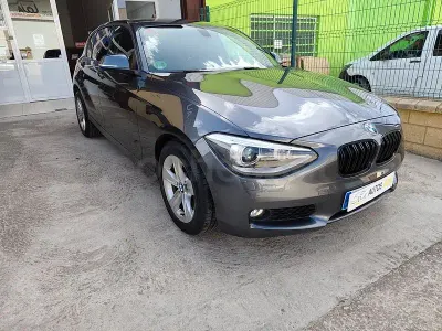 Usado BMW 118 Comfort Edition 170 CV (125 kW) 2015 Gris / plata Utilitario
