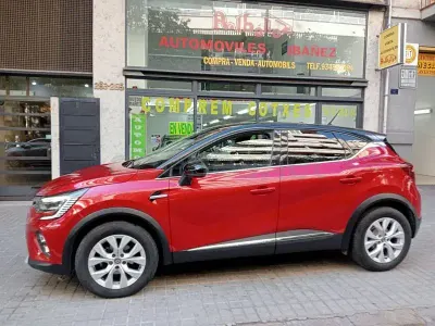 Usado Renault Captur Zen 90 CV (66 kW) 2021 Granate SUV