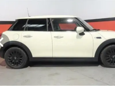 Usado Mini ONE 102 CV (75 kW) 2019 Beige Utilitario