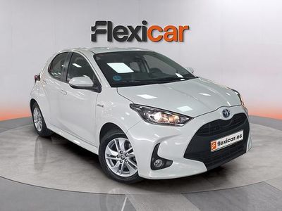 Usado Toyota Yaris Hybrid Active 116 CV (85 kW) 2021 Blanco Berlina