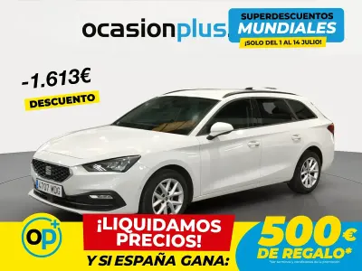 Usado Seat Leon Style 110 CV (80 kW) 2023 Blanco Familiar