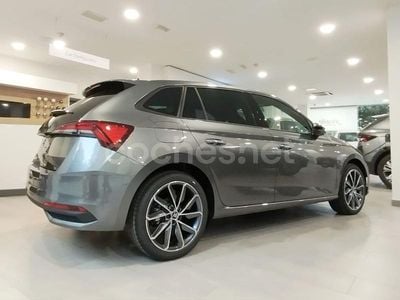 Gris / plata Usado 2025 Skoda Scala Sport Utilitario | 23.900 € (Caro)