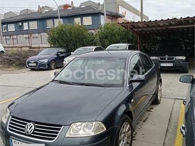 Usado VW Passat 70 CV (51 kW) 1987 Negro Berlina