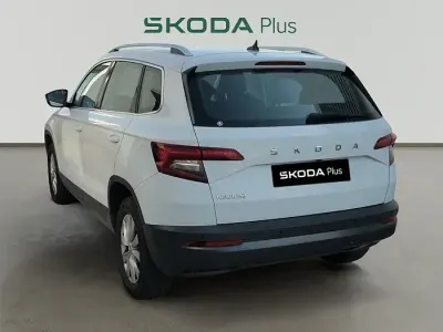 Usado Skoda Karoq Ambition 110 CV (80 kW) 2021 Blanco SUV