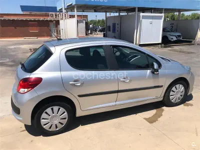 Usado Peugeot 207 70 CV (51 kW) 2010 Gris / plata Berlina
